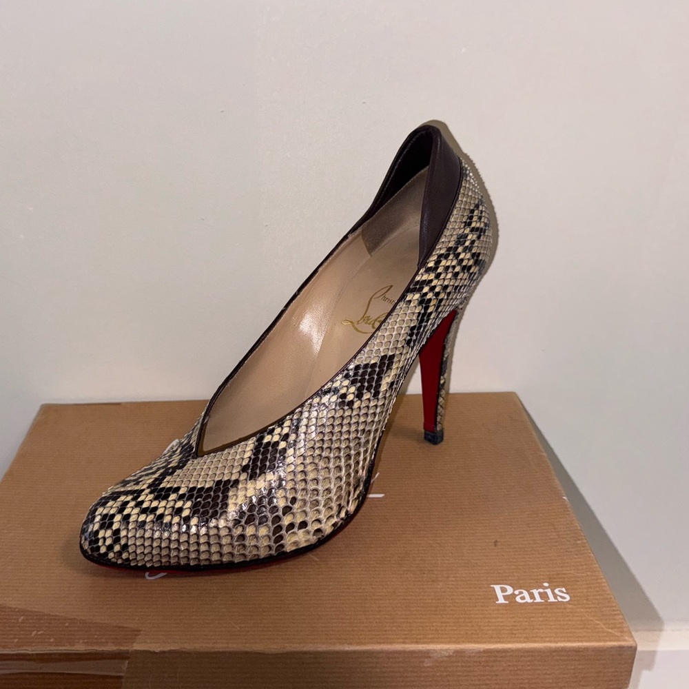 Louboutin Roccia Python Heels V Shaped 39 8.5